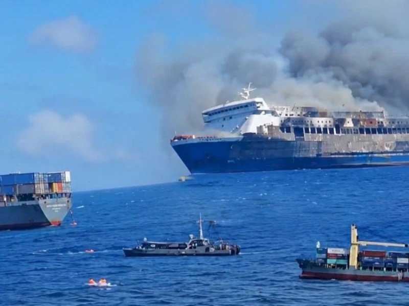 kmp-mutiara-sentosa-terbakar-di-perairan-sumenep,-lima-orang-meninggal
