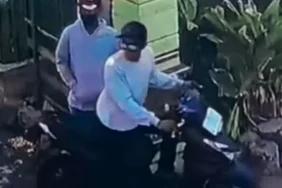 curanmor-di-gresik-terekam-cctv,-pelaku-dorong-motor-curian-agar-dikira-mogok