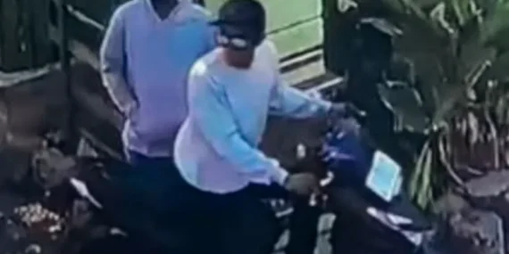 Curanmor di Gresik Terekam CCTV, Pelaku Dorong Motor Curian agar Dikira Mogok