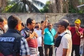 polisi-babel-sita-53-ton-pasir-timah-ilegal,-sempat-terjadi-ketegangan