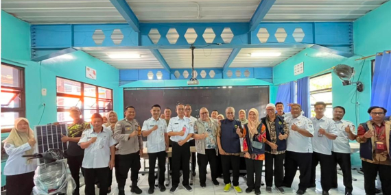 ft-unj-perkuat-literasi-digital-dan-energi-bersih-lewat-pengabdian-masyarakat