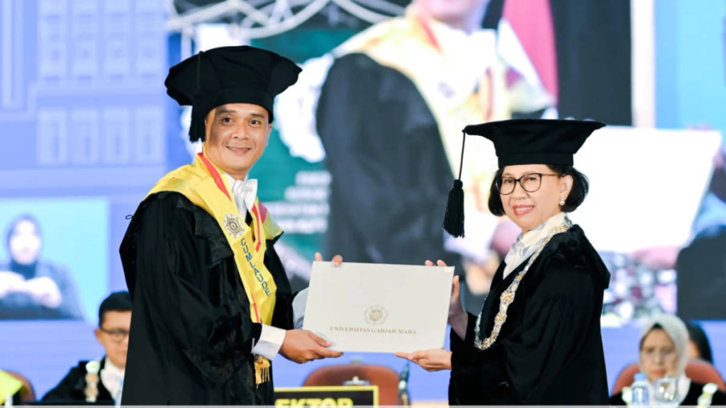 mahasiswa-s3-ugm-asal-bali-lulus-2-tahun-10-bulan-dengan-ipk-sempurna-4,00
