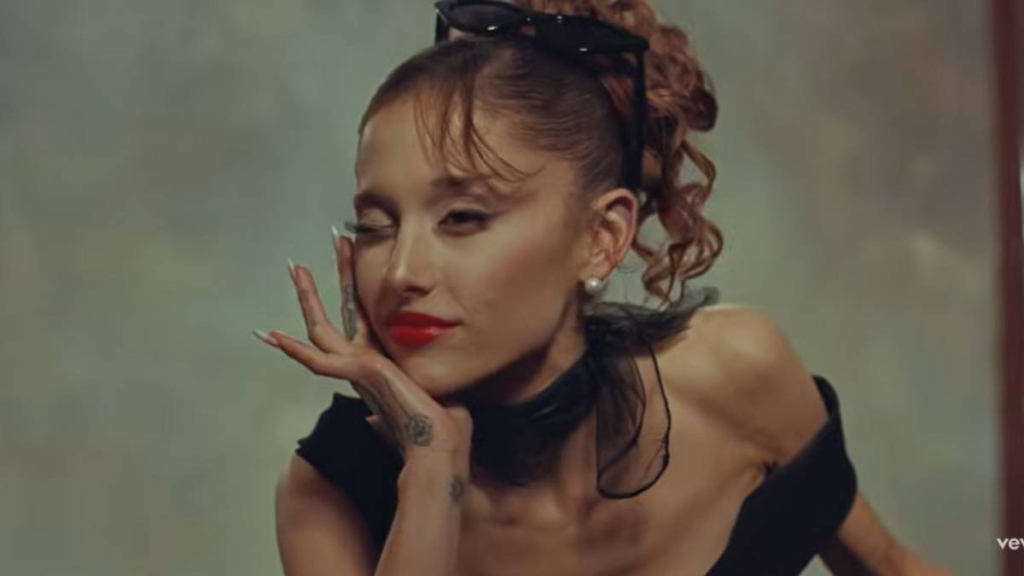 dari-depok-menembus-hollywood:-kisah-ilustrator-lokal-yang-bikin-lagu-ariana-grande-semakin-kece