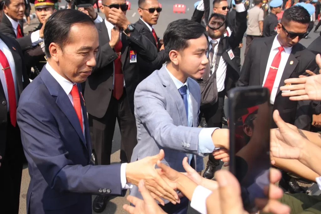 jokowi-gibran,-operasi-semrawut-mahasiswa?