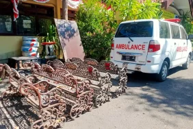 karyawan-cleaning-service-jadi-pelaku-pencurian-kursi-taman-surabaya-pakai-mobil-ambulans