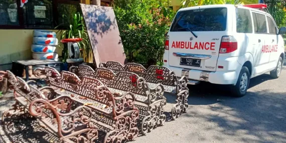 Karyawan Cleaning Service Jadi Pelaku Pencurian Kursi Taman Surabaya Pakai Mobil Ambulans