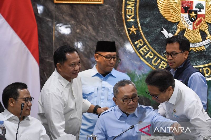 menkes:-nakes-sebagai-pelayan-masyarakat-tak-boleh-nirempati