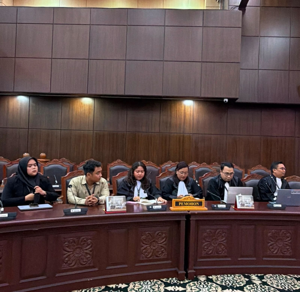 pemerintah-dan-dpr-tak-bersedia-beri-keterangan-di-mk,-pengabaian-hak-masyarakat-adat-dan-lokal