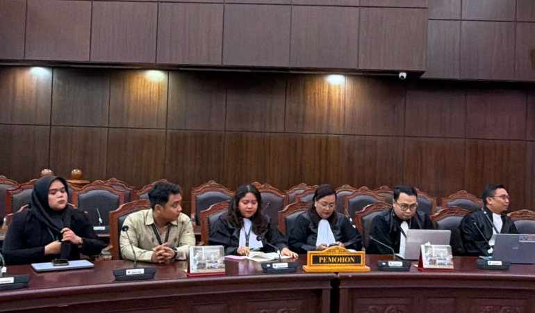 pemerintah-dan-dpr-tak-bersedia-beri-keterangan-di-mk,-pengabaian-hak-masyarakat-adat-dan-lokal