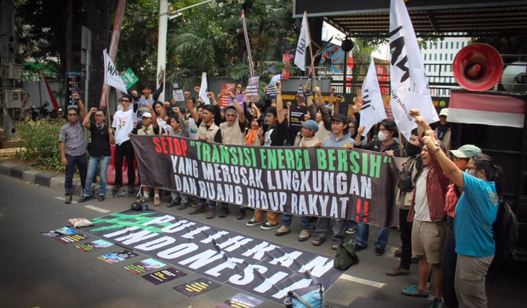 ambisi-energi-bersih-malah-kerap-mengancam-keselamatan-warga