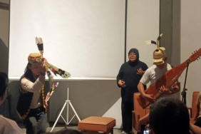 menyelami-budaya-dayak:-tentang-sastra-lisan-telima-&-mengapa-keseniannya-kerap-bertemakan-alam?