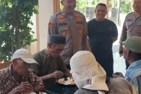 polsek-wringinanom-gelar-makan-bersama-300-warga,-pererat-kedekatan-polisi-dan-masyarakat
