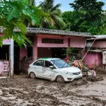 banjir-di-india-timur-laut-tewaskan-hampir-100-orang
