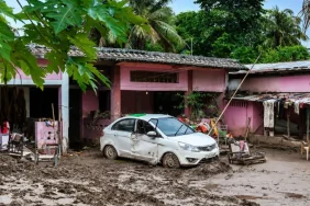banjir-di-india-timur-laut-tewaskan-hampir-100-orang
