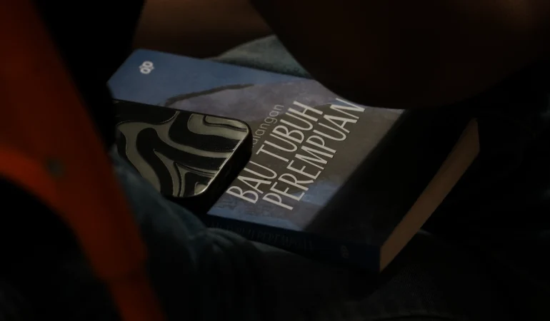 ester-pandiangan:-ini-proses-saya-menulis-buku-‘bau-tubuh-perempuan’