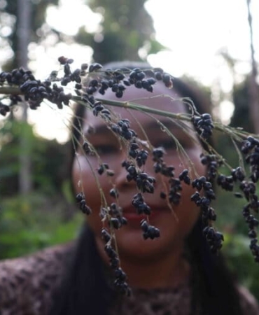 perempuan-hebat-batin-sembilan,-kelola-399-hektar-hutan-komunal-dan-ahlinya-obat-tradisional