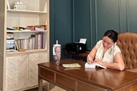 5-potret-home-office-marshanda,-klasik-dan-didominasi-warna-hijau