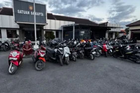 polres-pamekasan-sita-62-motor-saat-bubarkan-balap-liar-di-jalan-kabupaten