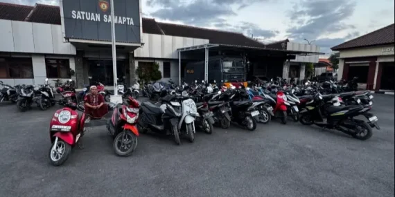 Polres Pamekasan Sita 62 Motor Saat Bubarkan Balap Liar di Jalan Kabupaten