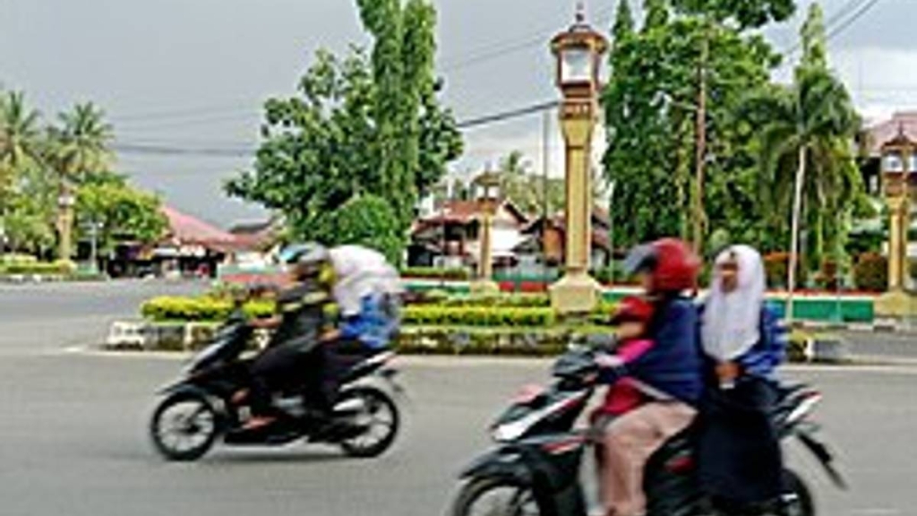 jangan-lagi-merokok-sambil-nyetir!-bisa-didenda-rp750-ribu-dan-masuk-penjara