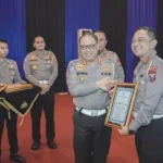 satlantas-polrestabes-surabaya-raih-penghargaan-manajemen-lalin-terbaik