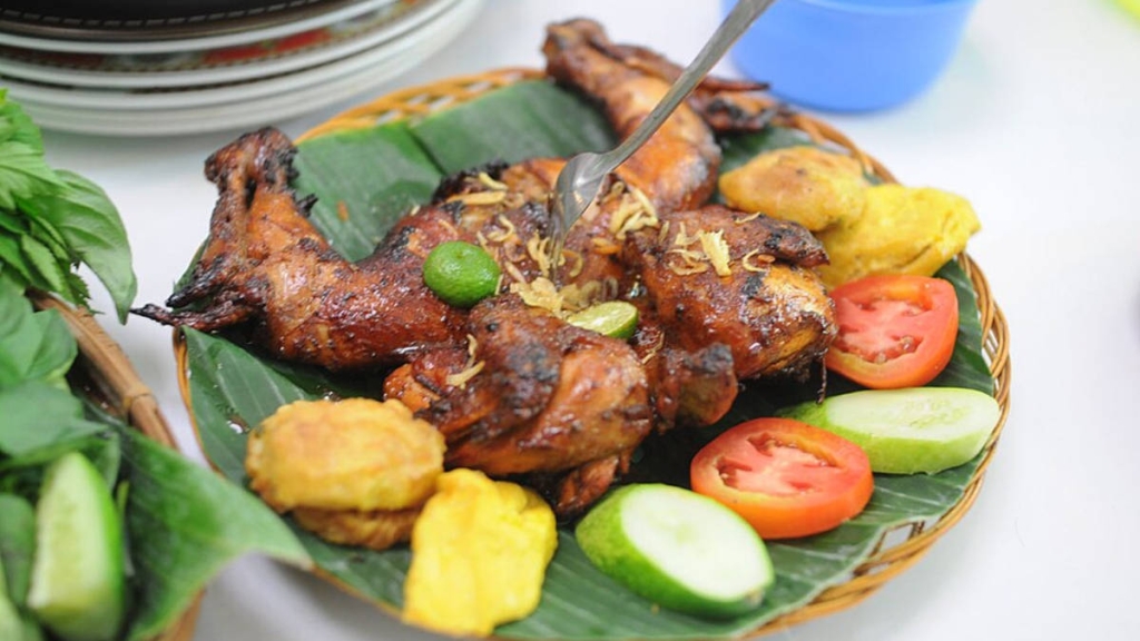 bakakak-hayam,-makanan-tradisional-khas-sunda-yang-lekat-dengan-berbagai-macam-upacara