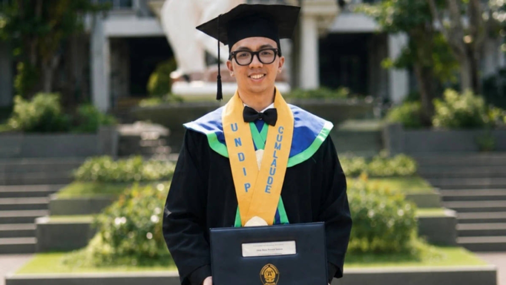 umurnya-baru-22-tahun,-aqsa-lulusan-magister-fk-undip-kantongi-ipk-sempurna