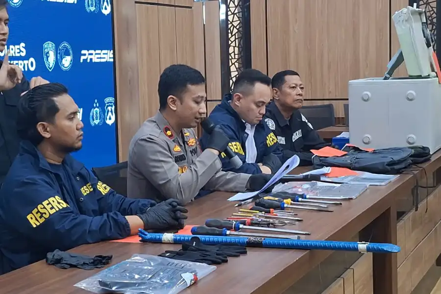 3-pelaku-pencurian-brankas-rp1,4-miliar-di-kampus-uac-mojokerto-ditangkap