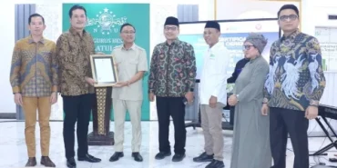 lph-nu-hac-dampingi-produsen-resin-plastik-thailand-pertama-raih-sertifikasi-halal-di-indonesia