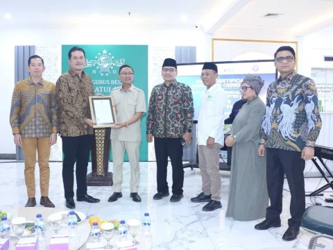 lph-nu-hac-dampingi-produsen-resin-plastik-thailand-pertama-raih-sertifikasi-halal-di-indonesia
