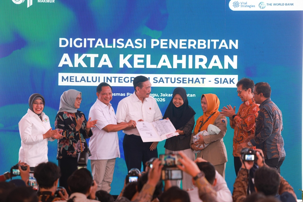 bayi-lahir-dapat-akta-kelahiran,-kk,-dan-kia-sekaligus