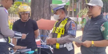 bebas-denda-pajak-kendaraan,-tim-gabungan-sasar-penunggak-di-perempatan-pegadaian-bangil