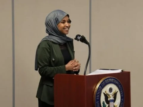 politisi-muslimah-ilhan-omar-raup-suara-terbanyak-di-pemilihan-pendahuluan-minnesota-as