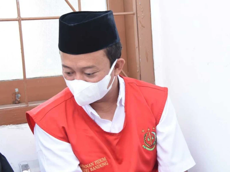 pelaku-kekerasan-seksual-terhadap-santri-di-bandung,-herry-wirawan-divonis-mati