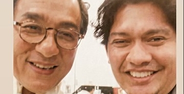momen-tak-terduga-jackie-chan-panggil-iko-uwais-ke-panggung
