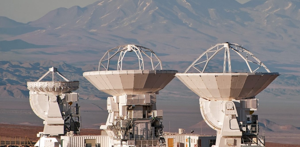 radio-telescopes-help-scientists-map-molecules-in-space-and-uncover-where-and-how-stars-form