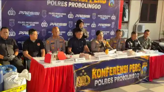 polisi-gagalkan-pengiriman-3.170-liter-miras-via-bus-antarkota-di-probolinggo
