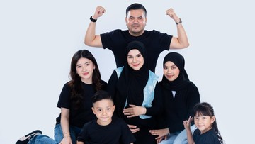 intip-potret-kehamilan-irish-bella,-semakin-hangat-bareng-suami-dan-empat-anak