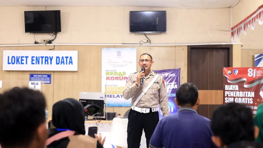 bukan-cuma-gratis,-17-warga-gresik-lahir-17-agustus-dapat-kado-sim-di-hari-kemerdekaan
