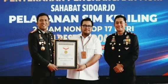 Pecahkan Rekor MURI, SIM Keliling Sidoarjo Layani Warga 24 Jam Nonstop Selama 17 Hari