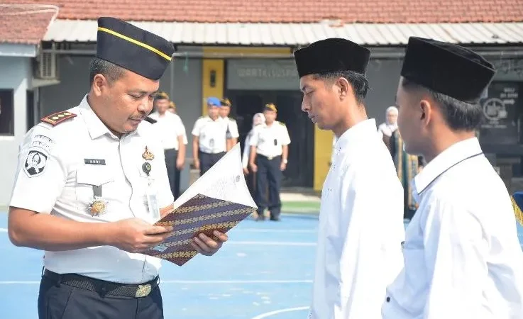 419-narapidana-lapas-lamongan-terima-remisi-di-hut-ke-81-ri,-8-langsung-bebas