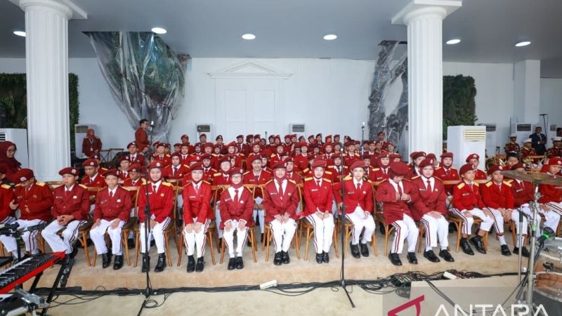 100-siswa-sekolah-rakyat-tampil-dalam-upacara-hut-81-ri-di-istana