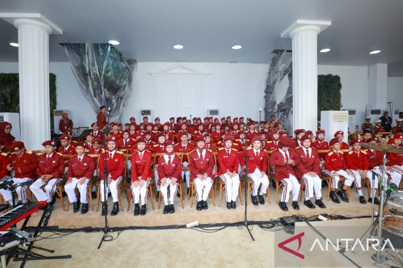 100-siswa-sekolah-rakyat-tampil-dalam-upacara-hut-81-ri-di-istana