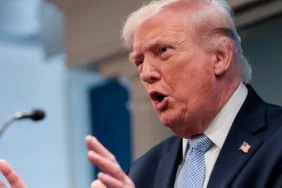 trump-ancam-bom-oman-jika-menghambat-kesepakatan-as-iran-soal-selat-hormuz