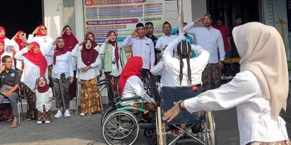Kawan Disabilitas Jadi Pengibar Bendera di Kudus, Sebab Merdeka Juga Milik Mereka