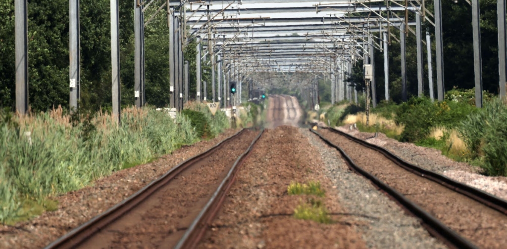 can-britain’s-railways-cope-with-ever-more-extreme-heat?-an-expert-q&a