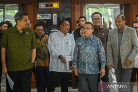 perpres-ojol-segera-final,-dpr-dan-pemerintah-bahas-aturan-pengangkutan-orang-hingga-makanan