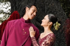 momen-lamaran-hana-malasan-dan-sean-gelalel-penuh-haru,-intip-potretnya-bernuansa-maroon