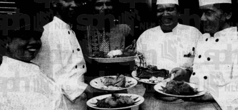 pesta-makanan-di-kampung-melayu-singapura-1997,-hidangkan-sajian-nasi-padang-terpanjang-waktu-itu
