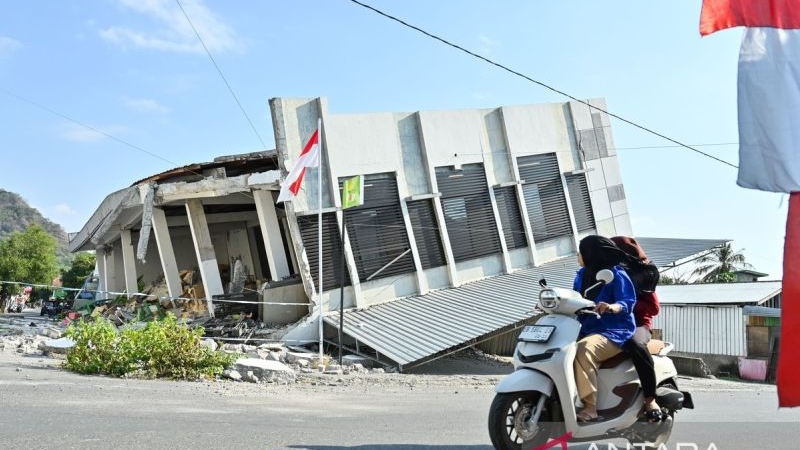 pertamina-alihkan-suplai-bbm-flores,-kirim-16-mobil-tangki-dari-bima